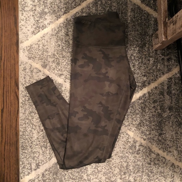 Lululemon camo wunder under, 8 - Picture 2 of 4